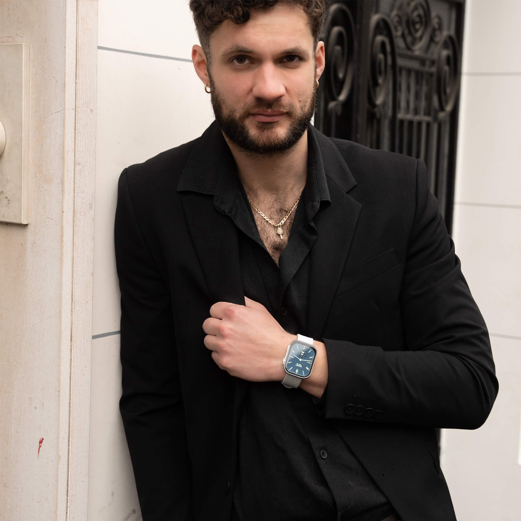 Antoine wearing silver prime smartwatch.