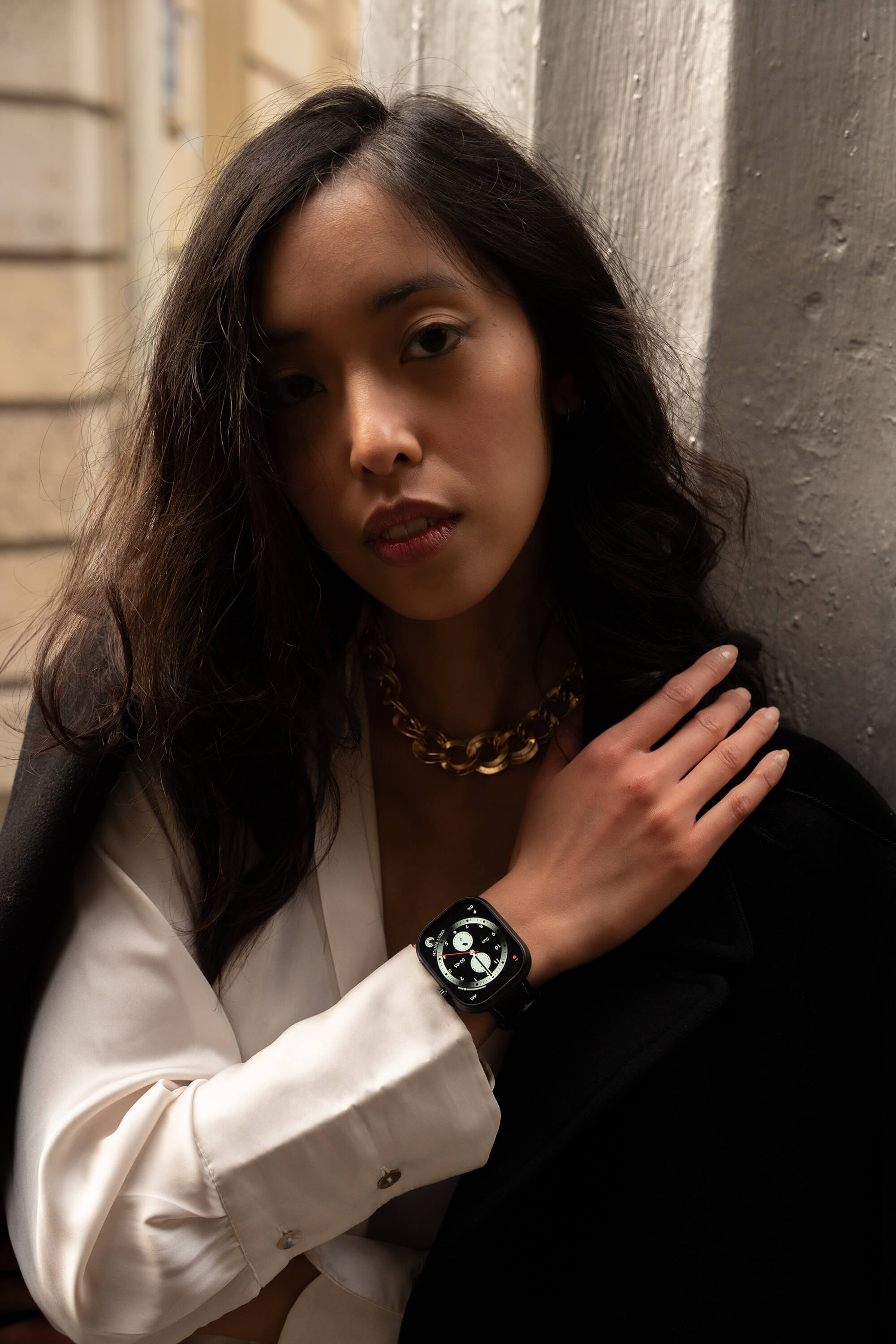 model melanie wearing black lynx smartwatch with black leather band.